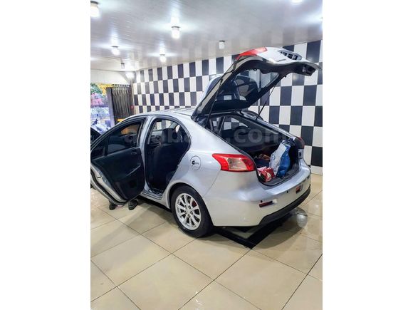 Mitsubishi Lancer 1.6 Invite 2011 Full