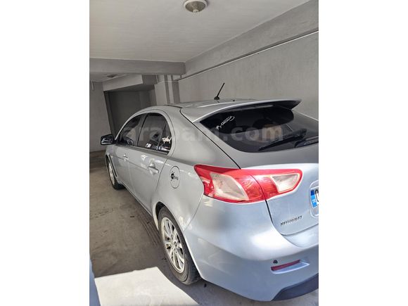 Mitsubishi Lancer 1.6 Invite 2011 Full