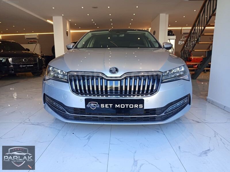 Galeriden Skoda SuperB 1.5 TSI Prestige 2022 Model İstanbul 75.500 km Gri
