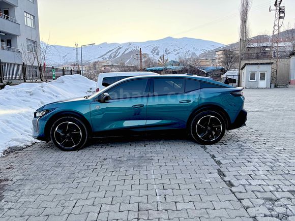 Gt jantlı  en dolu allure versiyonu lansman renk hatasız boyasız  2028 e kadar garantili. Servis bakımlı. 