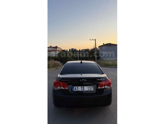 İLK SAHİBINDEN TEMIZ CHEVROLET CRUZE