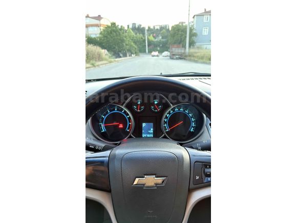 İLK SAHİBINDEN TEMIZ CHEVROLET CRUZE