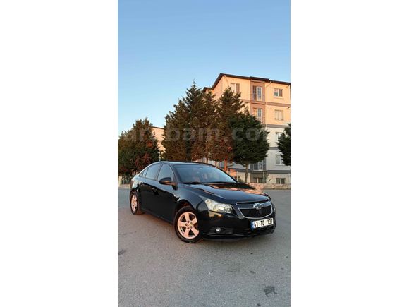 İLK SAHİBINDEN TEMIZ CHEVROLET CRUZE