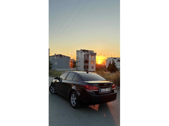 İLK SAHİBINDEN TEMIZ CHEVROLET CRUZE