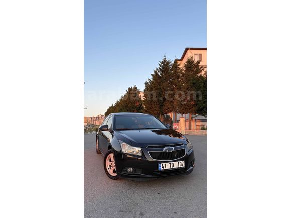 İLK SAHİBINDEN TEMIZ CHEVROLET CRUZE