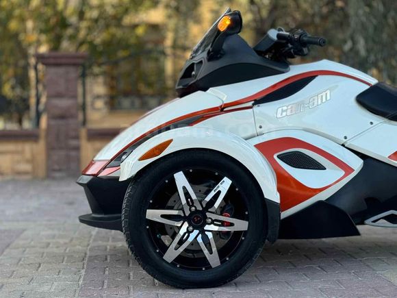 CAN - AM SPYDER 28.000 KM DE 