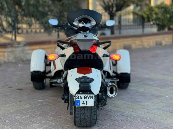 CAN - AM SPYDER 28.000 KM DE 
