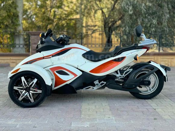 CAN - AM SPYDER 28.000 KM DE 