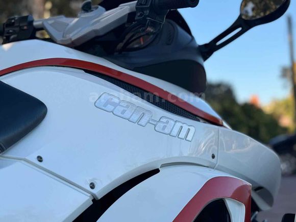 CAN - AM SPYDER 28.000 KM DE 