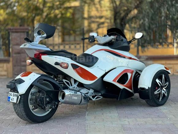 CAN - AM SPYDER 28.000 KM DE 