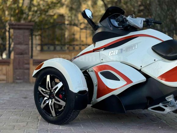 CAN - AM SPYDER 28.000 KM DE 