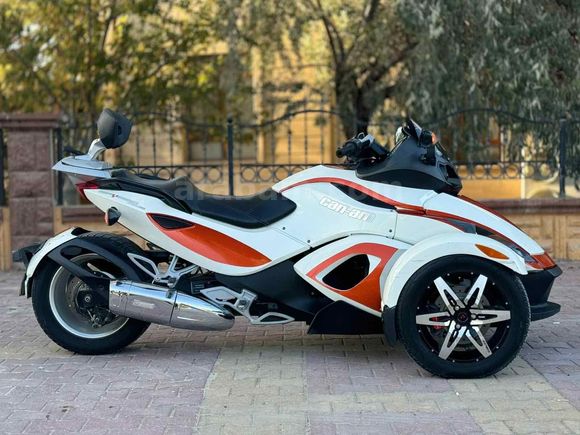 CAN - AM SPYDER 28.000 KM DE 