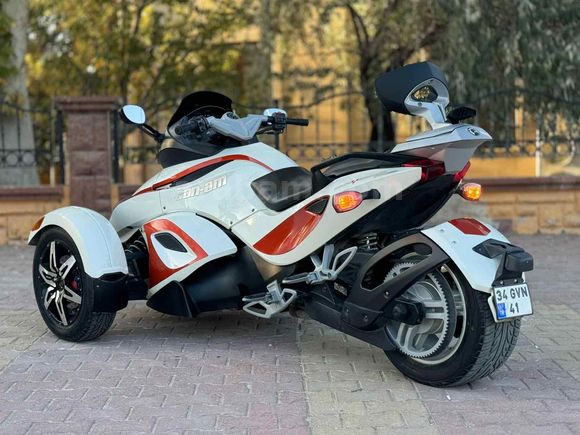 CAN - AM SPYDER 28.000 KM DE 