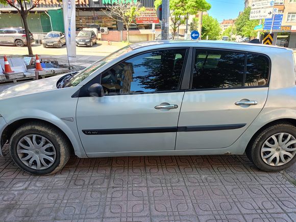 Sahibinden Renault Megane 1.4 Authentique 2004 Model 