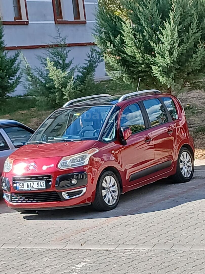 Sahibinden Citroen C3 Picasso 1.4 SX 2010 Model Amasya 115.000 km Kırmızı 1