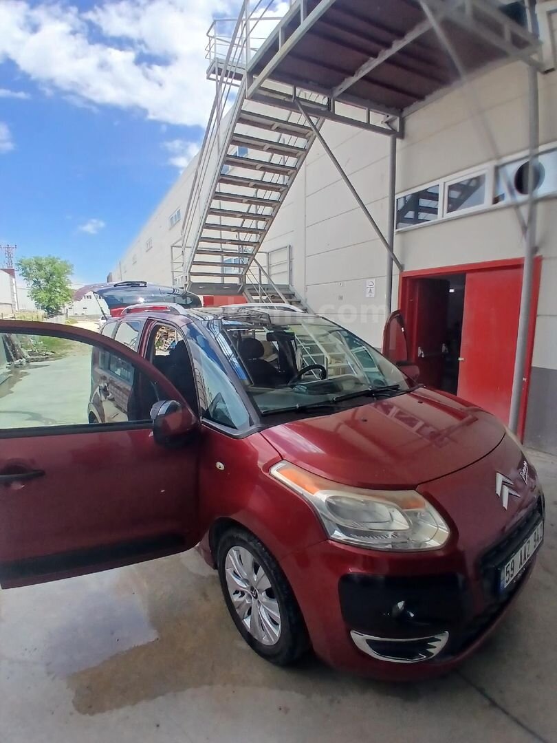 Sahibinden Citroen C3 Picasso 1.4 SX 2010 Model Amasya 115.000 km Kırmızı 2