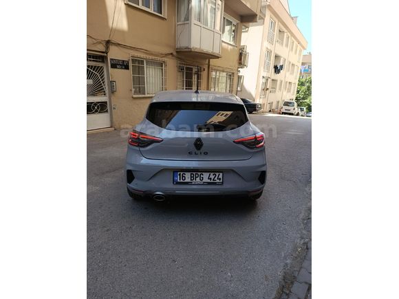 Sahibinden Renault Clio 1.0 TCe Techno Esprit Alpine 2025 Model Bursa 6.001 km Gri