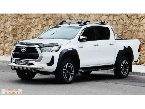 2022 TOYOYA HİLUX BOYASIZ 4x2.ADVANTURE