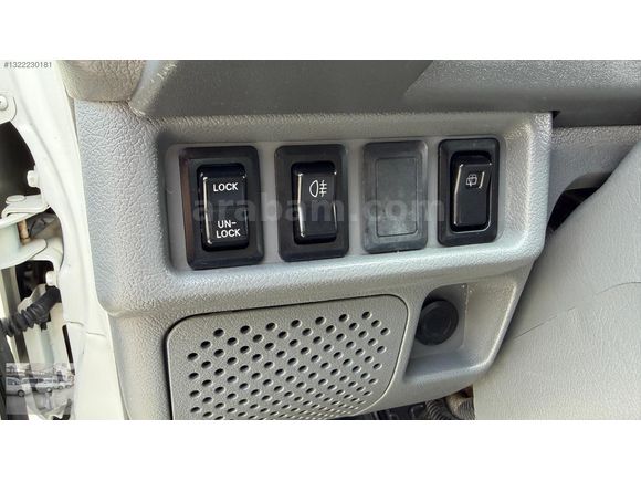 EMSALSİZ TR DE TEK 2009 L 300 PANELVAN KLİMA LI 199'000 KM DE