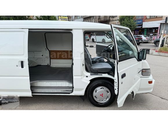 EMSALSİZ TR DE TEK 2009 L 300 PANELVAN KLİMA LI 199'000 KM DE