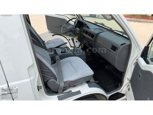 EMSALSİZ TR DE TEK 2009 L 300 PANELVAN KLİMA LI 199'000 KM DE