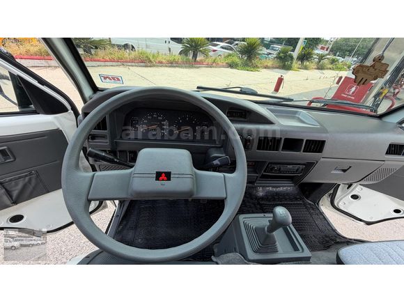 EMSALSİZ TR DE TEK 2009 L 300 PANELVAN KLİMA LI 199'000 KM DE