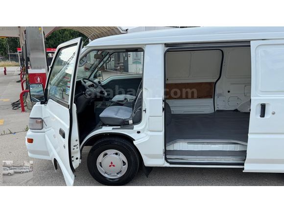 EMSALSİZ TR DE TEK 2009 L 300 PANELVAN KLİMA LI 199'000 KM DE