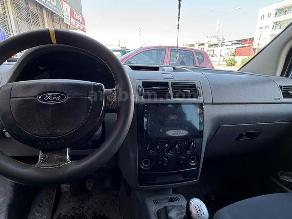 Sahibinden Ford Transit Connect 2004 Model 