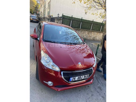 Sahibinden Peugeot 208 1.2 VTi Active 2014 Model  98000 km Kırmızı