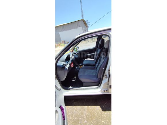Sahibinden Renault Clio 1.4 RNA 2000 Model