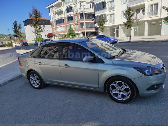 Sahibinden Ford Focus 1.6 Gerçek Trendx Dijital klima vs 2009 Model  Gri (Gümüş)