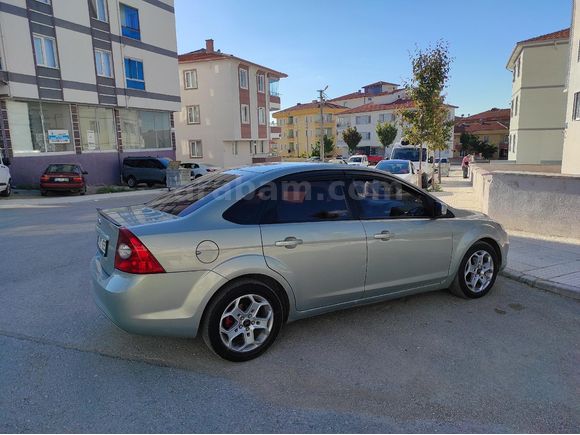 Sahibinden Ford Focus 1.6 Gerçek Trendx Dijital klima vs 2009 Model  Gri (Gümüş)