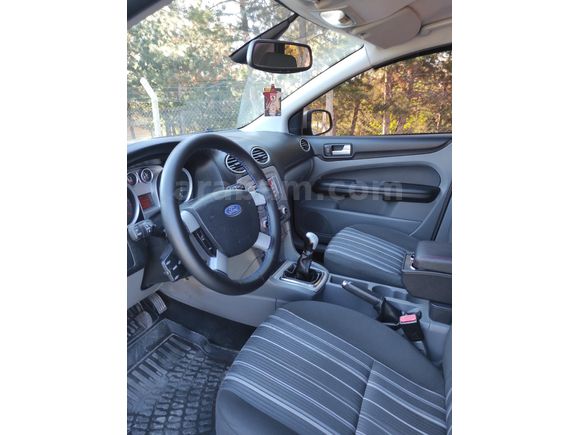 Sahibinden Ford Focus 1.6 Gerçek Trendx Dijital klima vs 2009 Model  Gri (Gümüş)