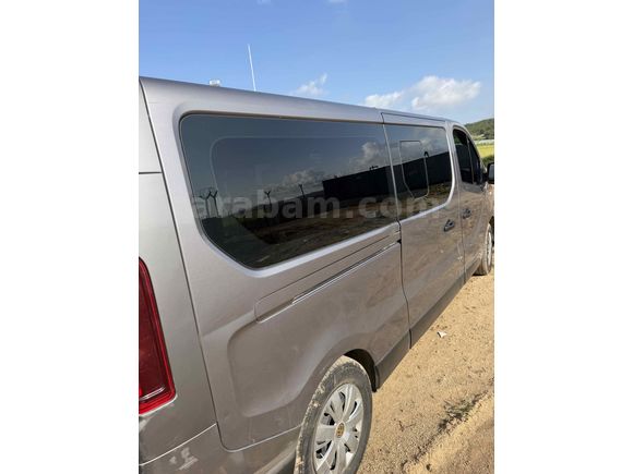 Sahibinden Renault Trafic 1.6 DCI passencer 2015 Model 