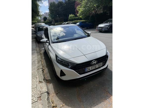 Sahibinden Hyundai i20 1.4 MPI Style Plus 2022 Model İstanbul 6.025 km Beyaz