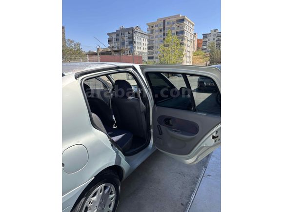 Sahibinden Renault Clio 1.4 RNA 2001 Model 