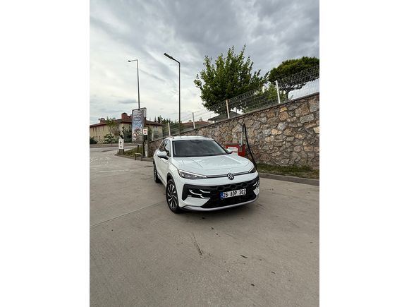 Sahibinden Volkswagen T-Roc 1.5 TSI Life opsiyonlu 17 jant anahtarsız giriş vs 2026 Model 