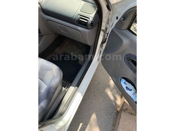 Sahibinden Renault Clio 1.4 2001 Model  171.000 km Beyaz