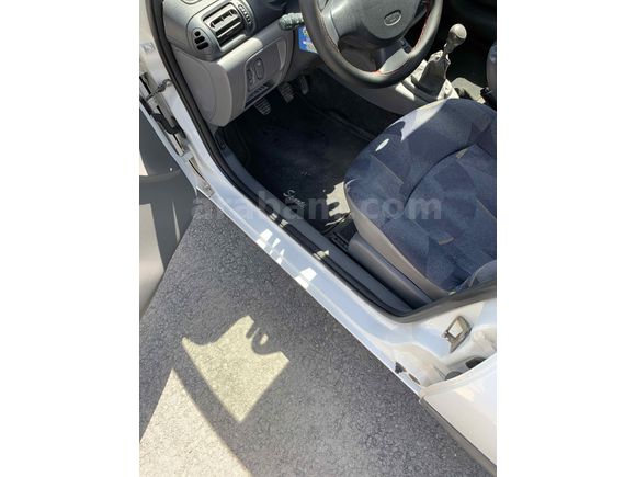 Sahibinden Renault Clio 1.4 2001 Model  171.000 km Beyaz