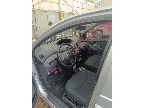 Memurdan Toyota Yaris 1.3 Sol