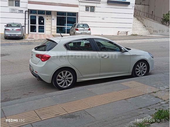 Sahibinden Alfa Romeo Giulietta 1.4 TB MultiAir Distinctive 2011 Model 