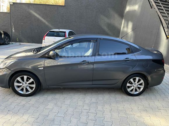 Sahibinden Hyundai Accent Blue 1.4 CVVT Mode 2011 Model 