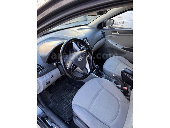 Sahibinden Hyundai Accent Blue 1.4 CVVT Mode 2011 Model 