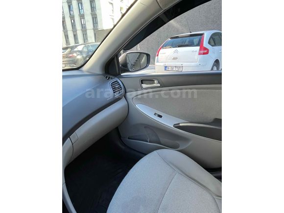 Sahibinden Hyundai Accent Blue 1.4 CVVT Mode 2011 Model 