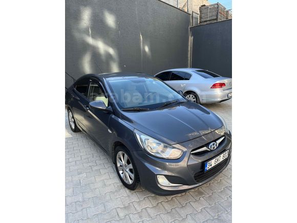 Sahibinden Hyundai Accent Blue 1.4 CVVT Mode 2011 Model 