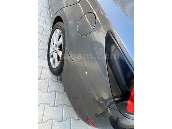 Sahibinden Hyundai Accent Blue 1.4 CVVT Mode 2011 Model 