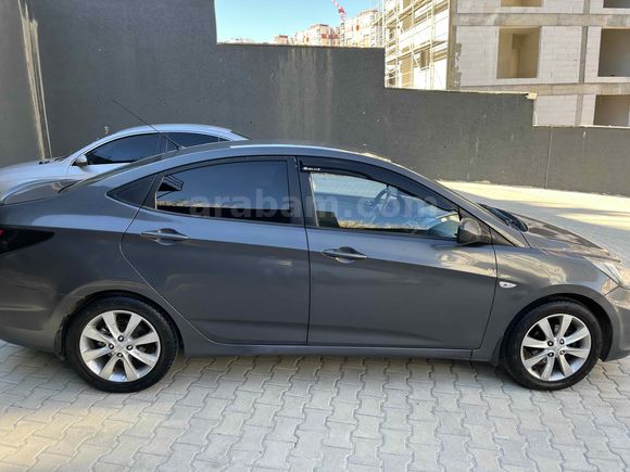 Sahibinden Hyundai Accent Blue 1.4 CVVT Mode 2011 Model 