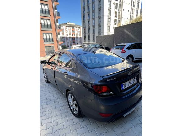 Sahibinden Hyundai Accent Blue 1.4 CVVT Mode 2011 Model 