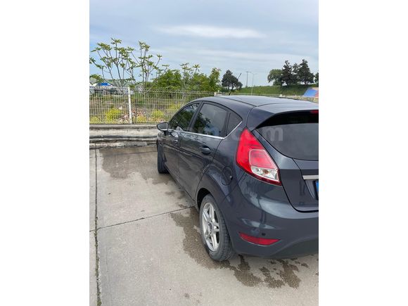 Sahibinden Ford Fiesta 1.5 TDCi Titanium X 2015 Model  temiz aile aracı acil satılık
