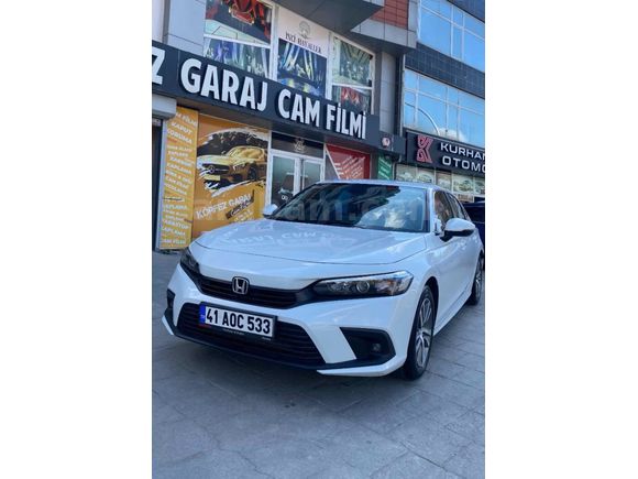 Sahibinden Honda Civic 1.5 i-VTEC Eco Premium 2021 Model  45250km Beyaz